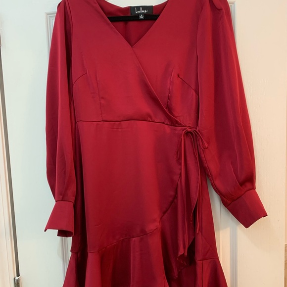 Lulu’s satin dress - Picture 5 of 11